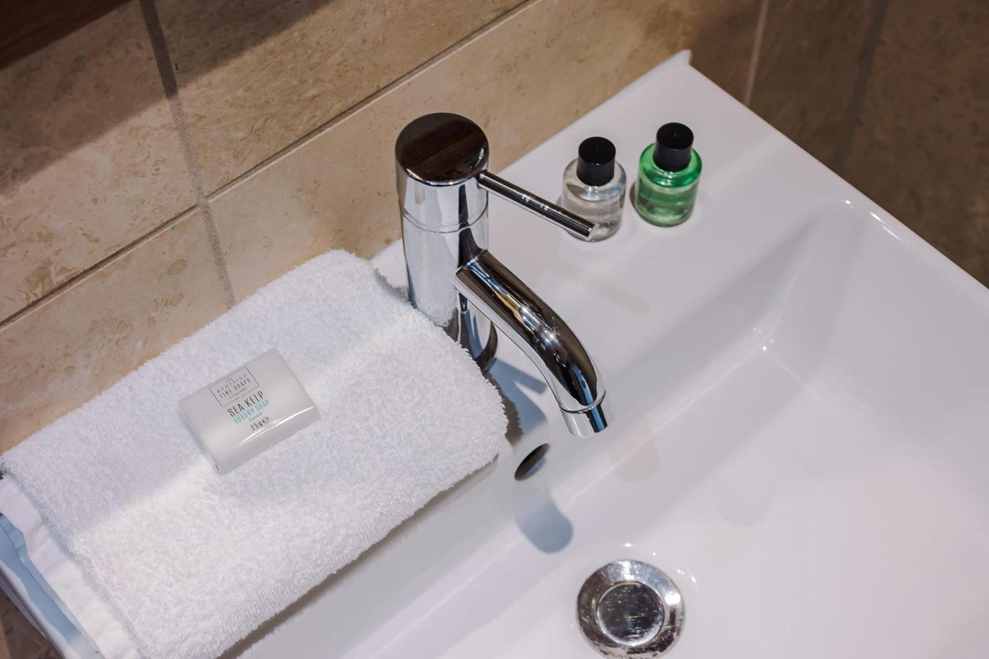 ليفربول Host & Stay - The Waterfront Hideaway المظهر الخارجي الصورة
